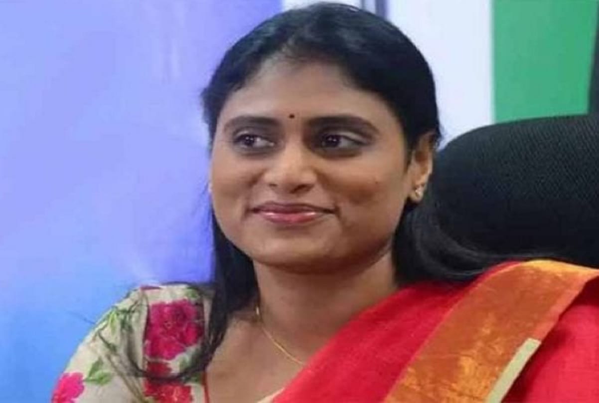 Sister of Andhra Pradesh CM Sharmila gave hint to form new party said I will do my work in Telangana
