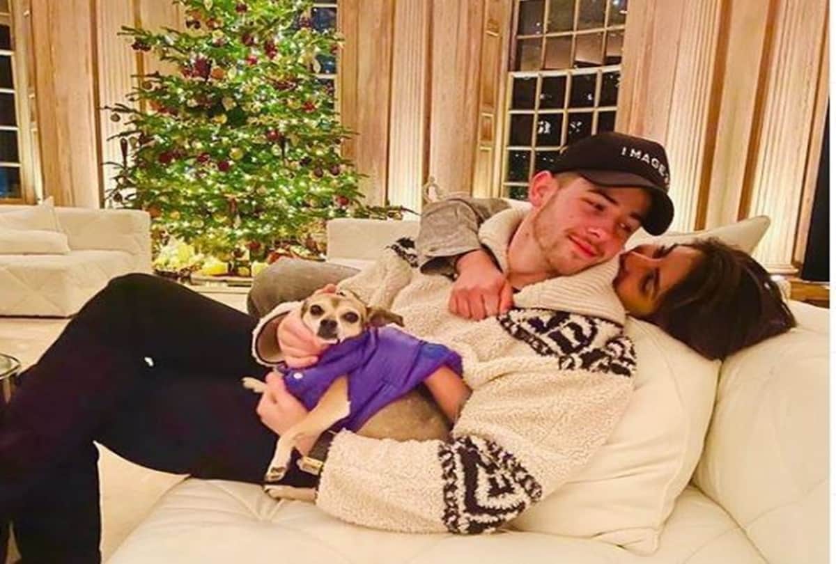 Priyanka Chopra book unfinished features griha Pravesh photo with Nick Jonas goes viral on internet