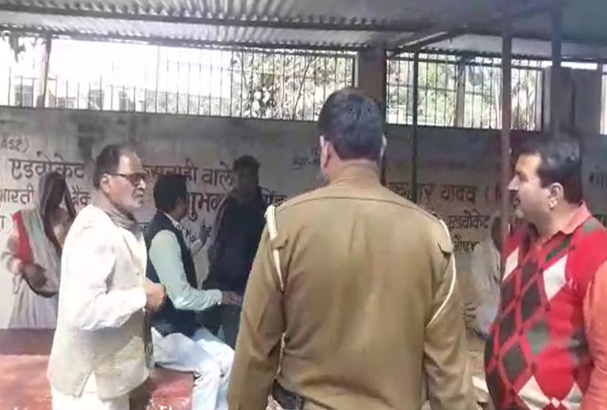 Bag full of 2.65 lakh rupees disappeared in hamirpur