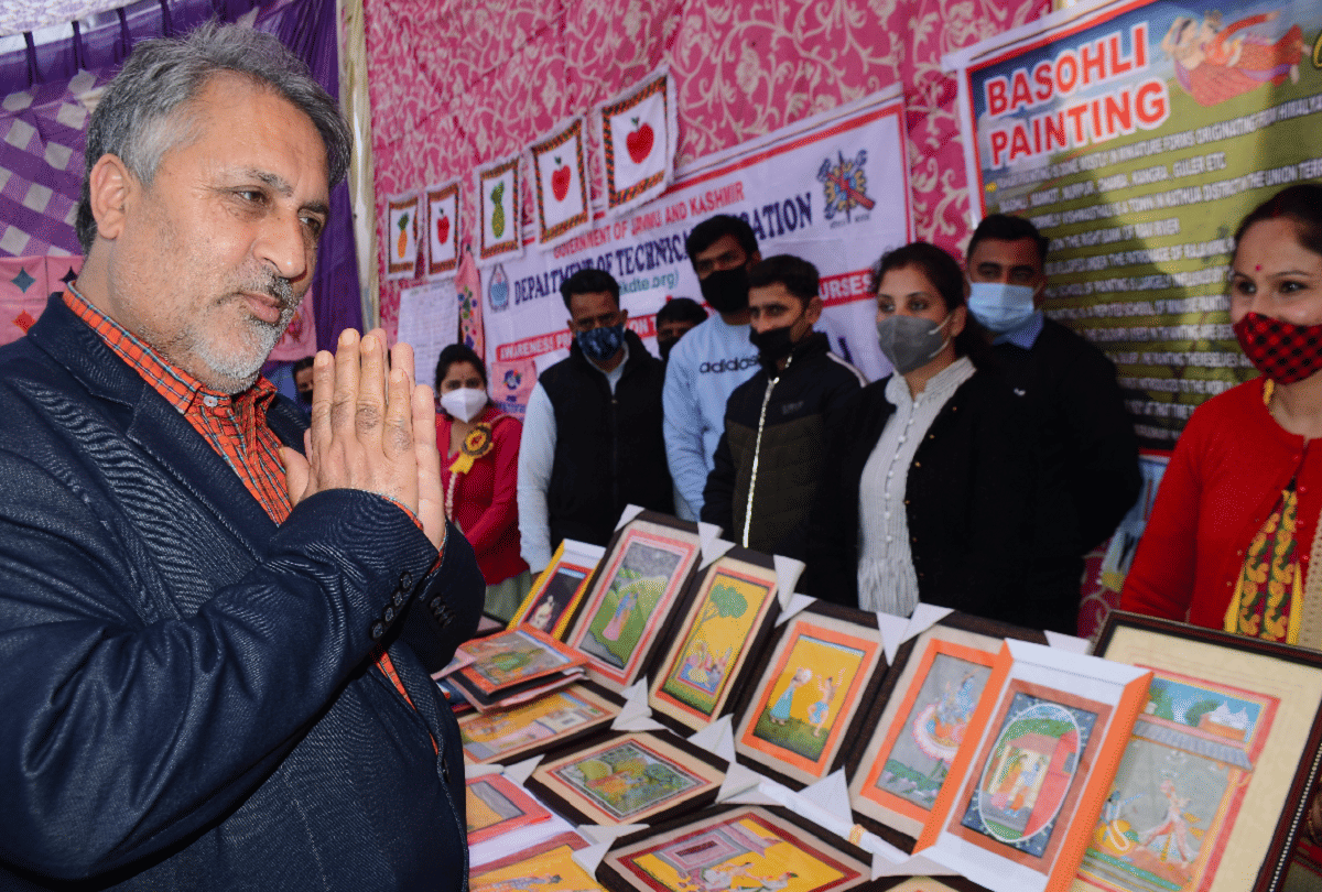 Jammu and Kashmir: Mega placement fair held at ITI, more than 500 youth got jobs