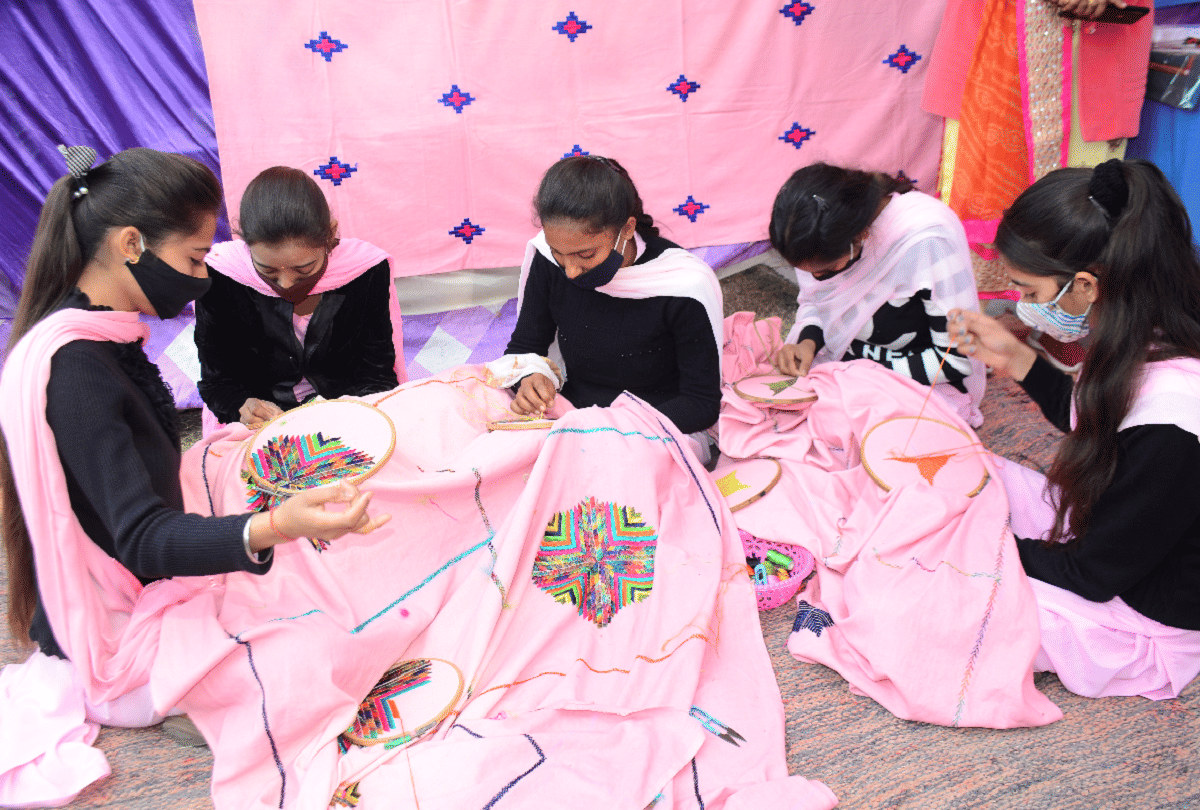 Jammu and Kashmir: Mega placement fair held at ITI, more than 500 youth got jobs