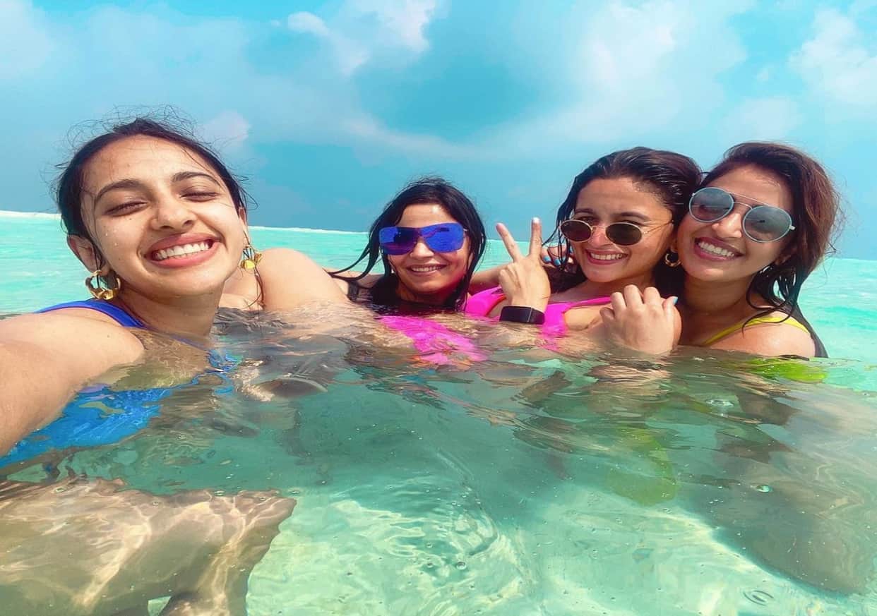 Besties Alia, Anushka and Akansha Ranjan's maldives vacation pitures are major bff goals