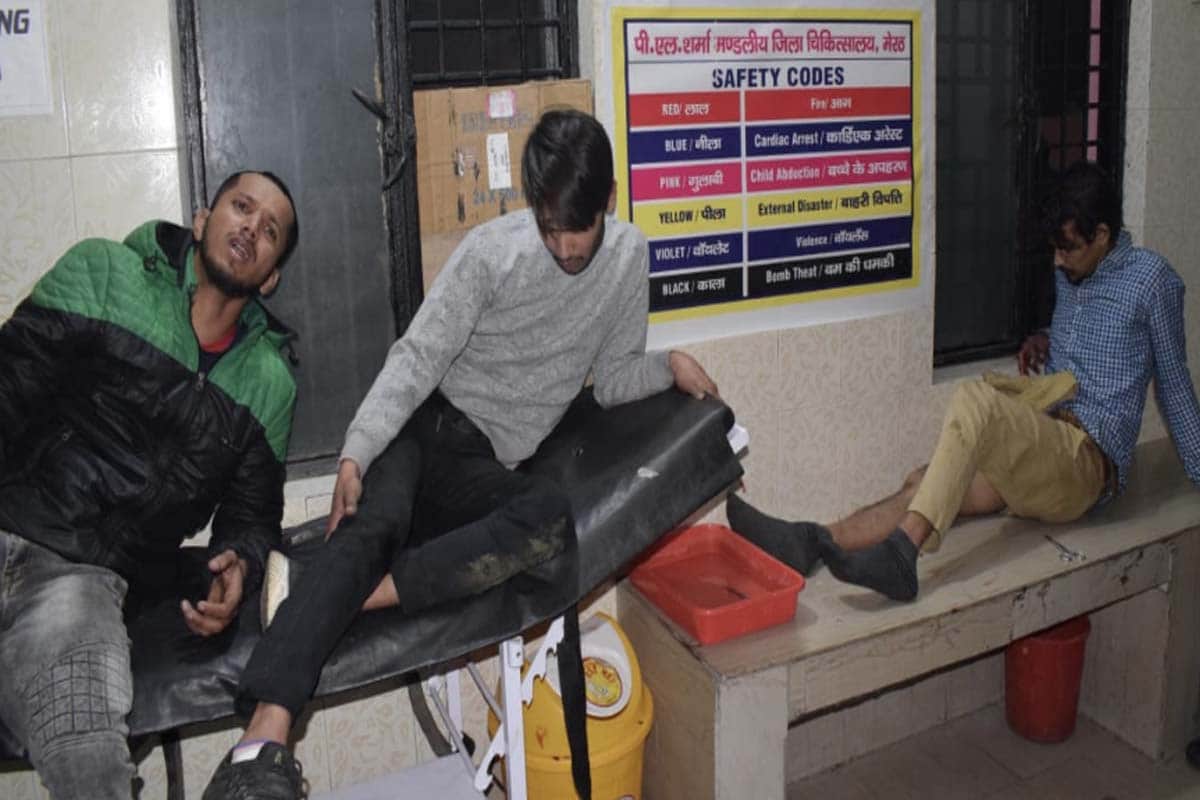 three badmash injured in police encounter near ghantaghar Meerut