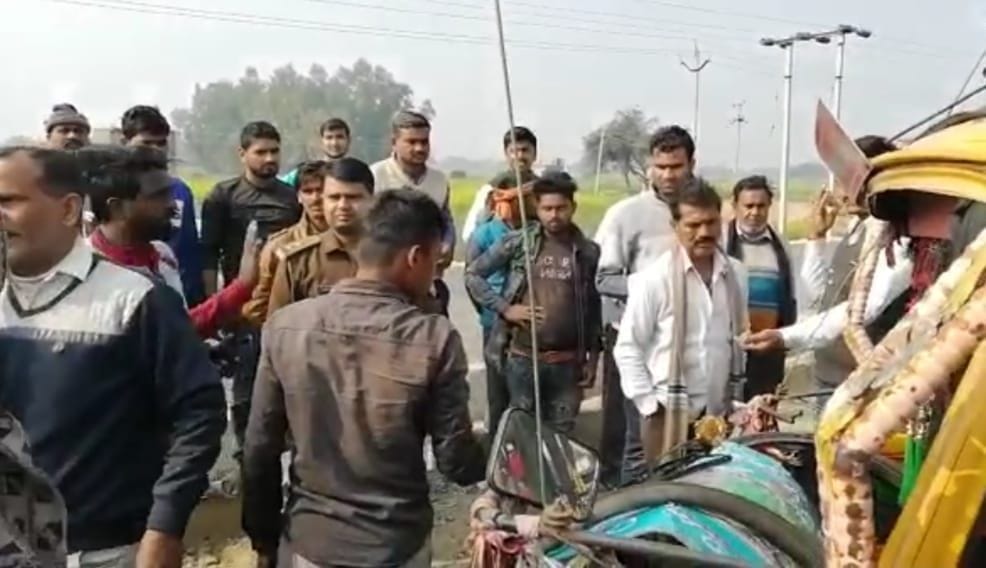 Bike rider dies due to Tempo collision, two injured
