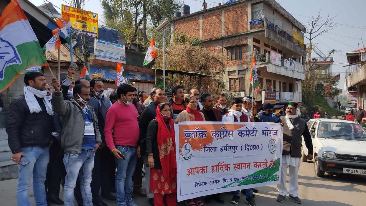 farmer support hamirpur. congress aggitation