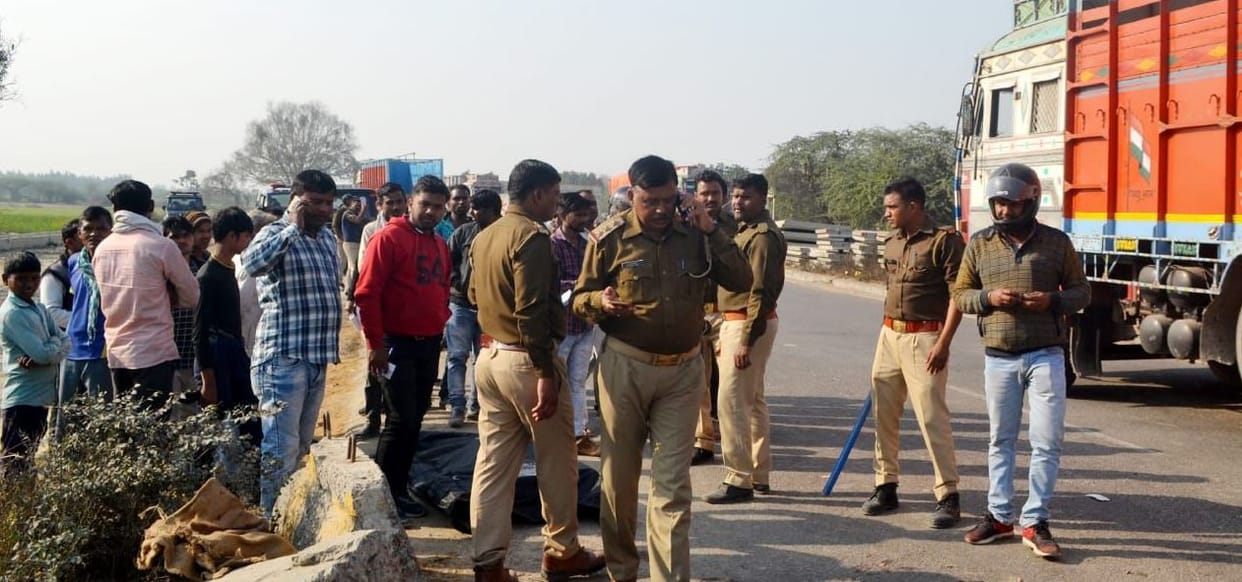accident,dead,fathepur news,court moharrir,crushed truck