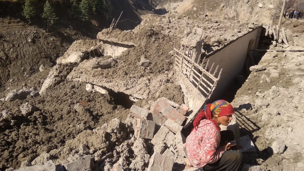 Chamoli Glacier Burst latest news : more than thousand rescue worker and many machine working after 80 hours people stuck under tunnel