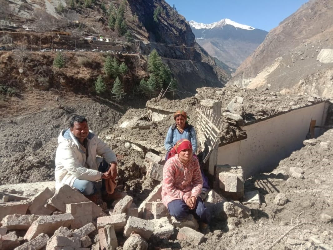 Uttarakhand Glacier Burst Chamoli News latest Updates: manju stuck in debris for two hours,