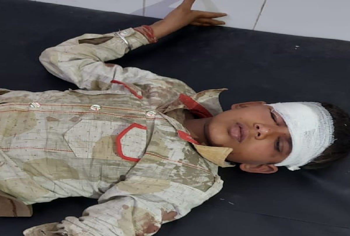 Firozabad Agra UP News: Nine year old boy rescued from a well 80 feet deep in firozabad