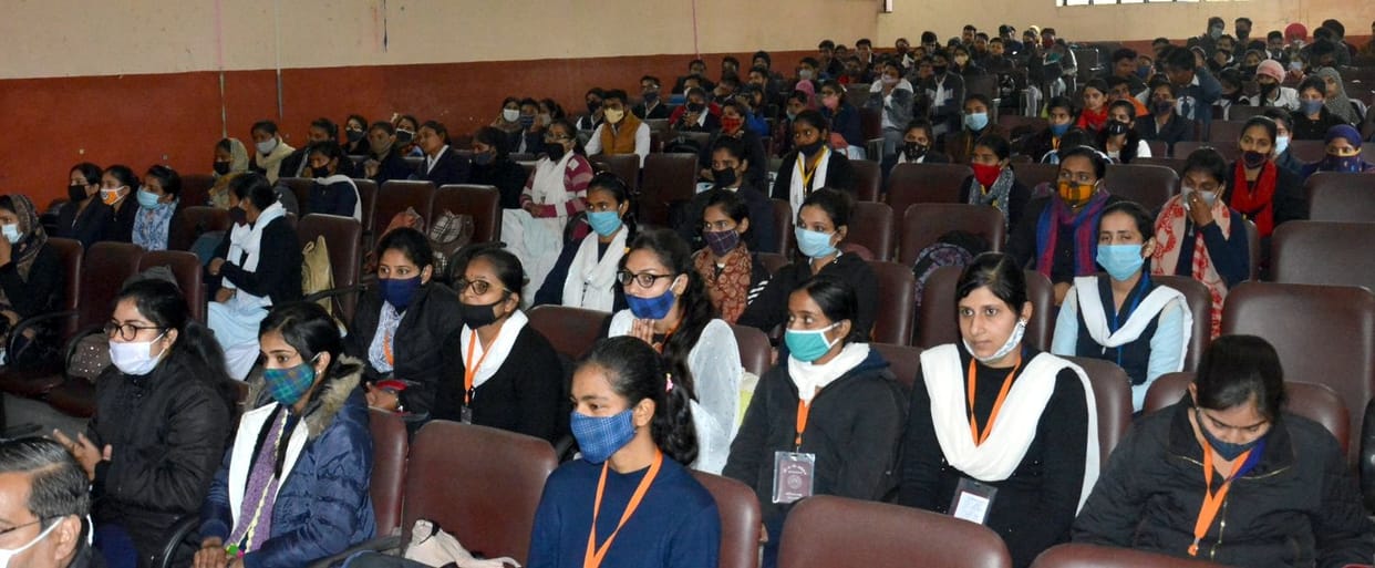 Students awarded in DAV College, Muzaffarnagar
