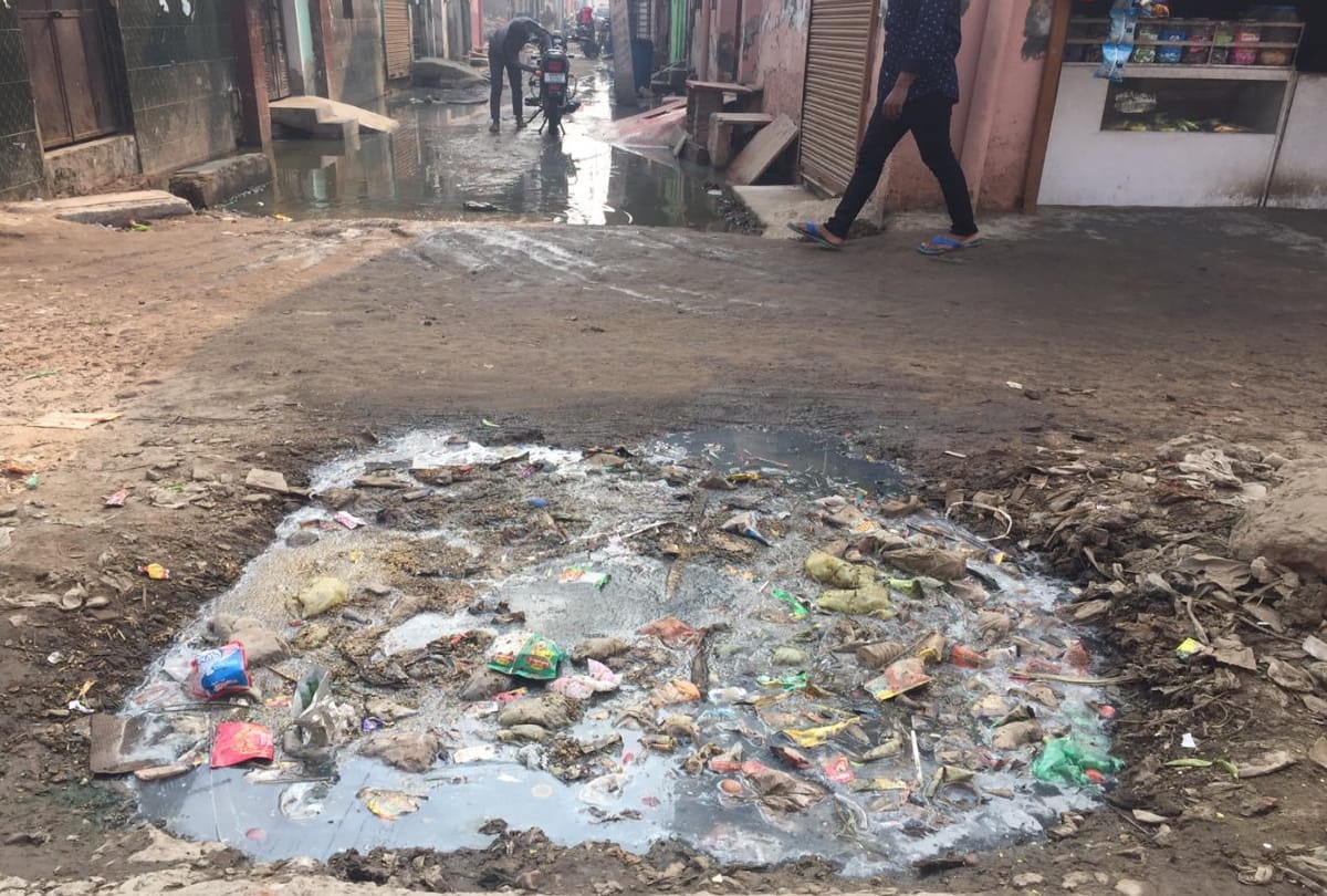 faridabad girl distress of waste in her lane ask cm manohar lal khattar on twitter how will my marriage happen here