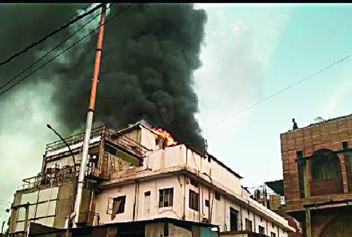 Blast in four cylinders in company in Noida, 5 employees scorched