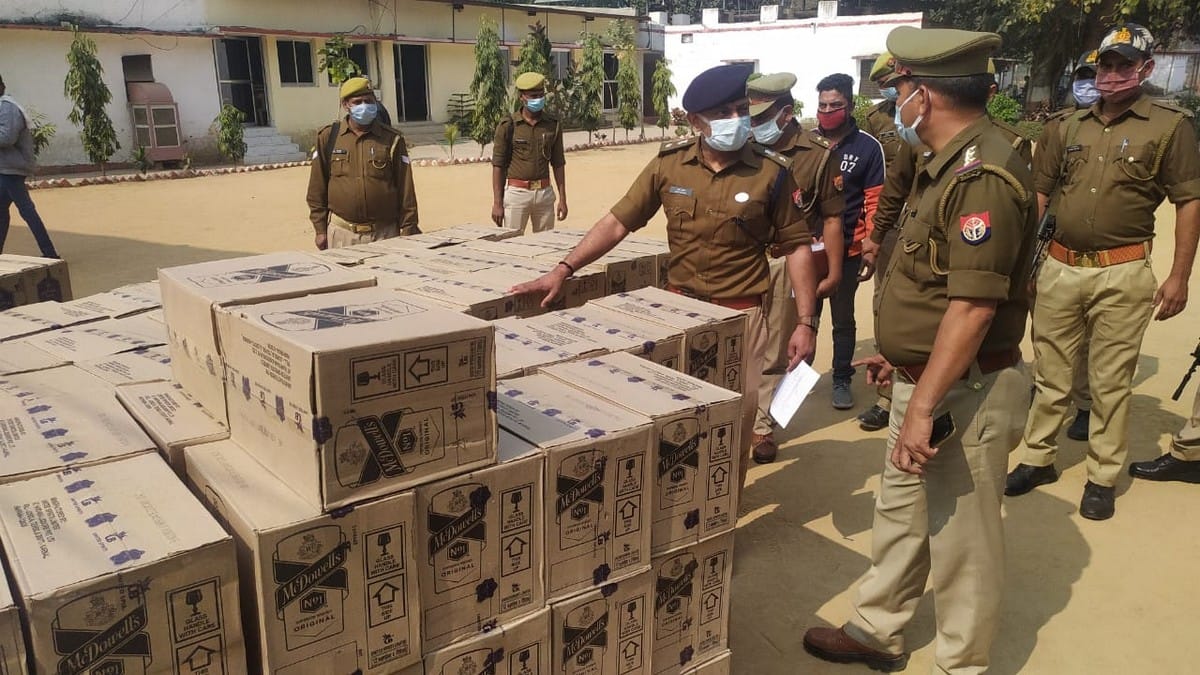 Police caught 32 lakh illegal liquor from chandauli up