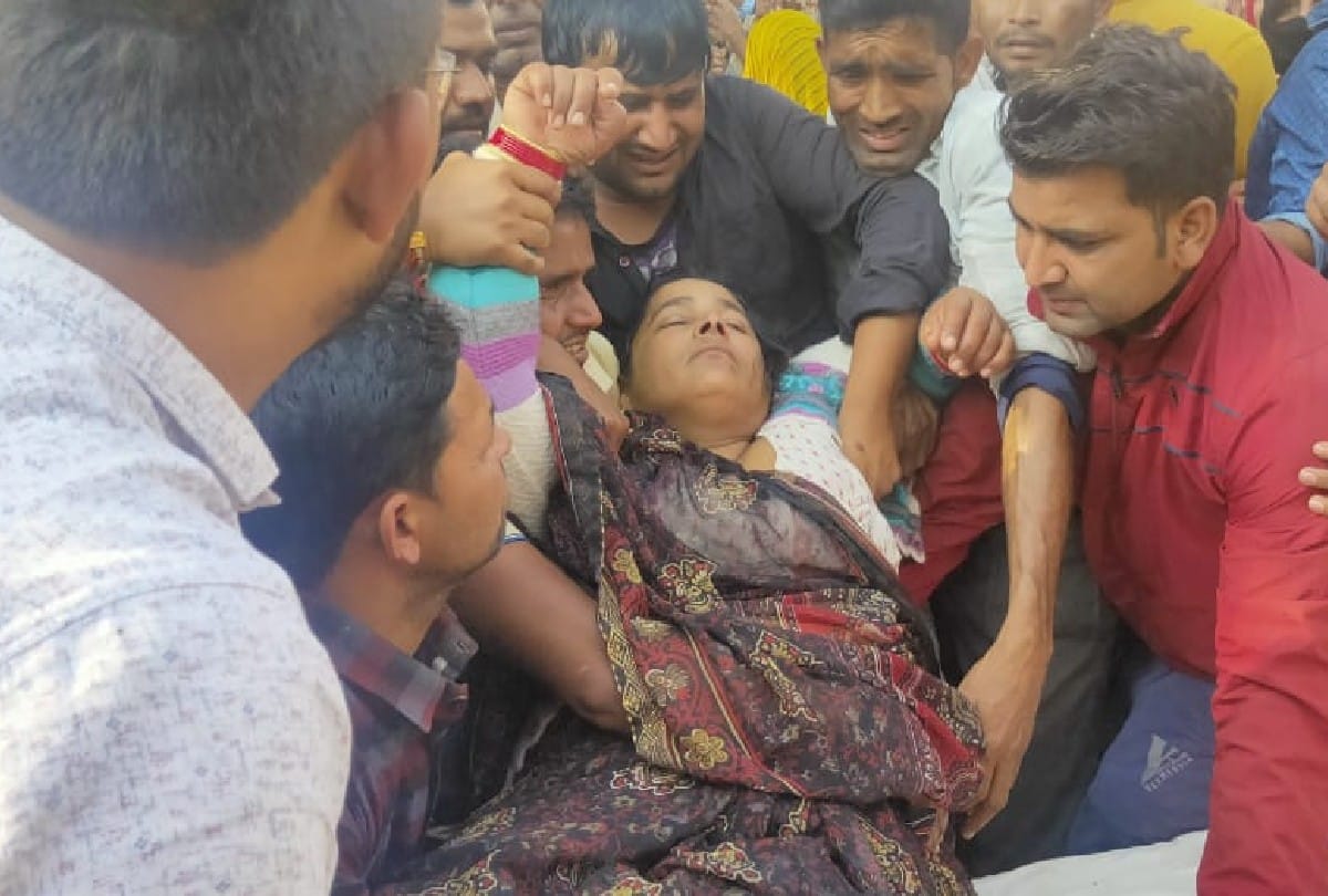Today Kasganj News Update in Hindi martyr constable Devendra sister to be marriage later Two and a half months