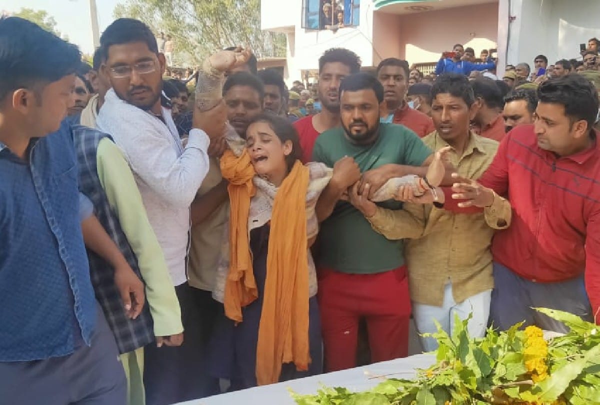 kasganj news: martyr constable devendra singh dead body arrived in village