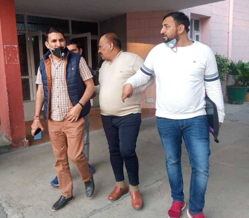 bribe, police station, si arrested