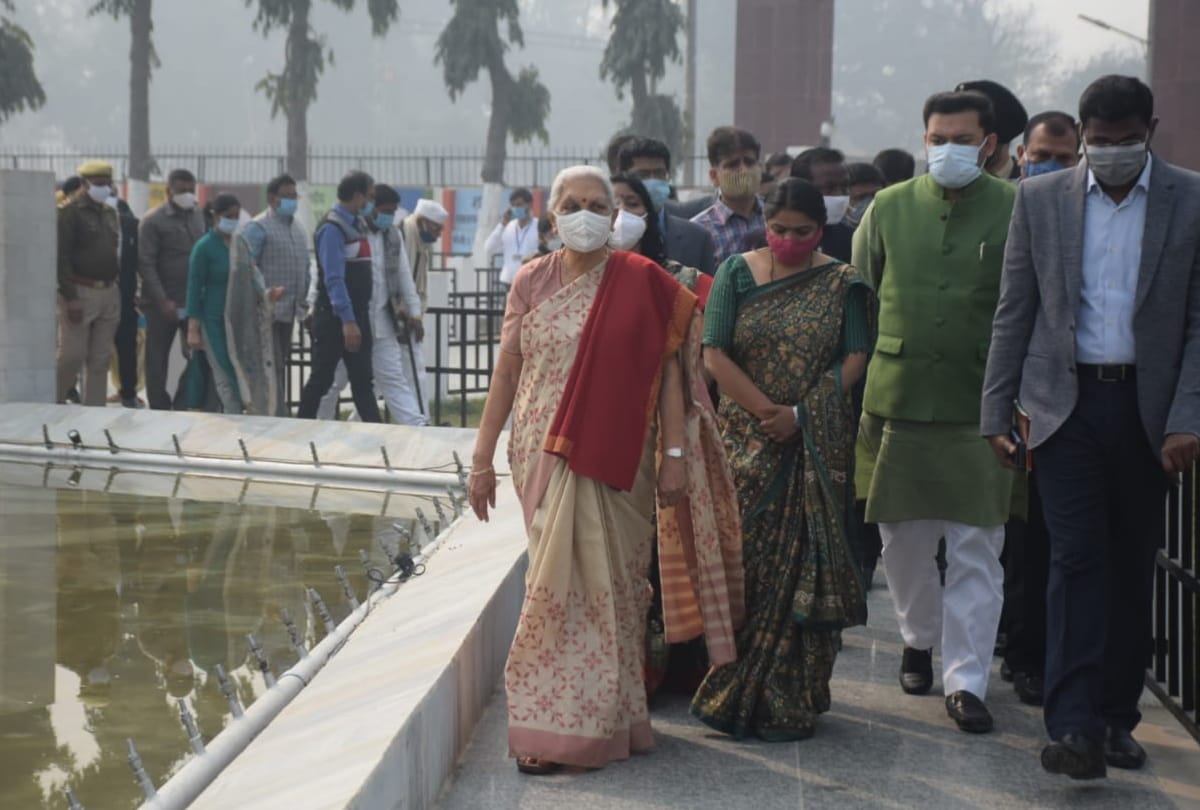 Governor Anandiben Patel visit in Chauri Chaura Martyr Memorial in Gorakhpur