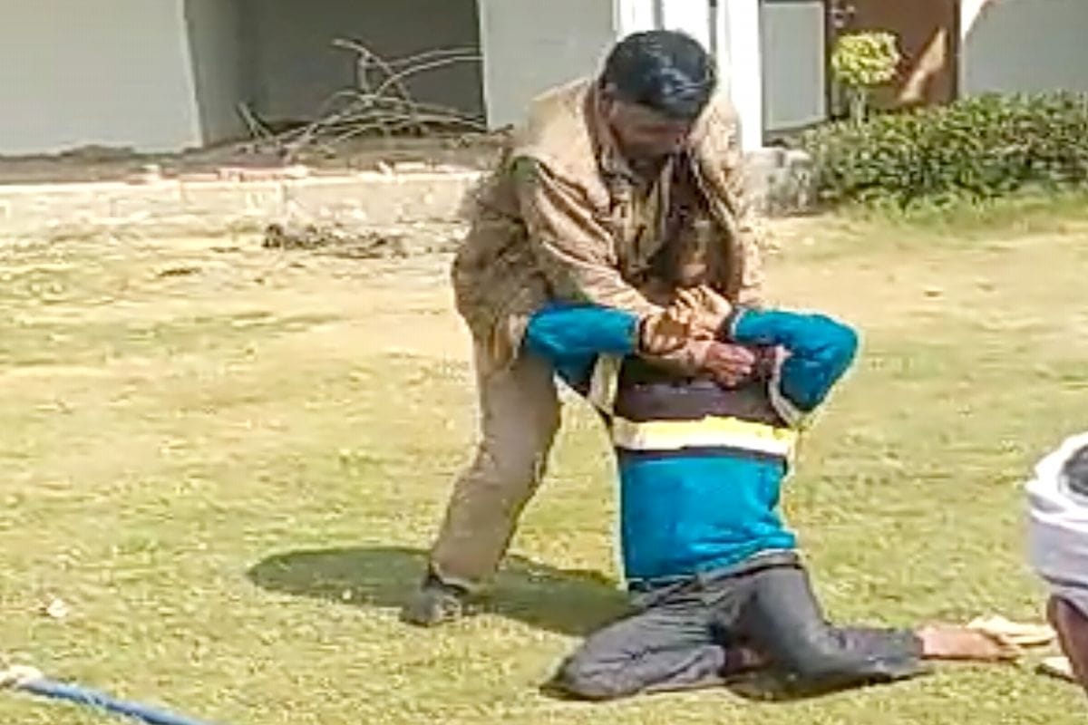 Policeman brutally beaten the young man, the video went viral