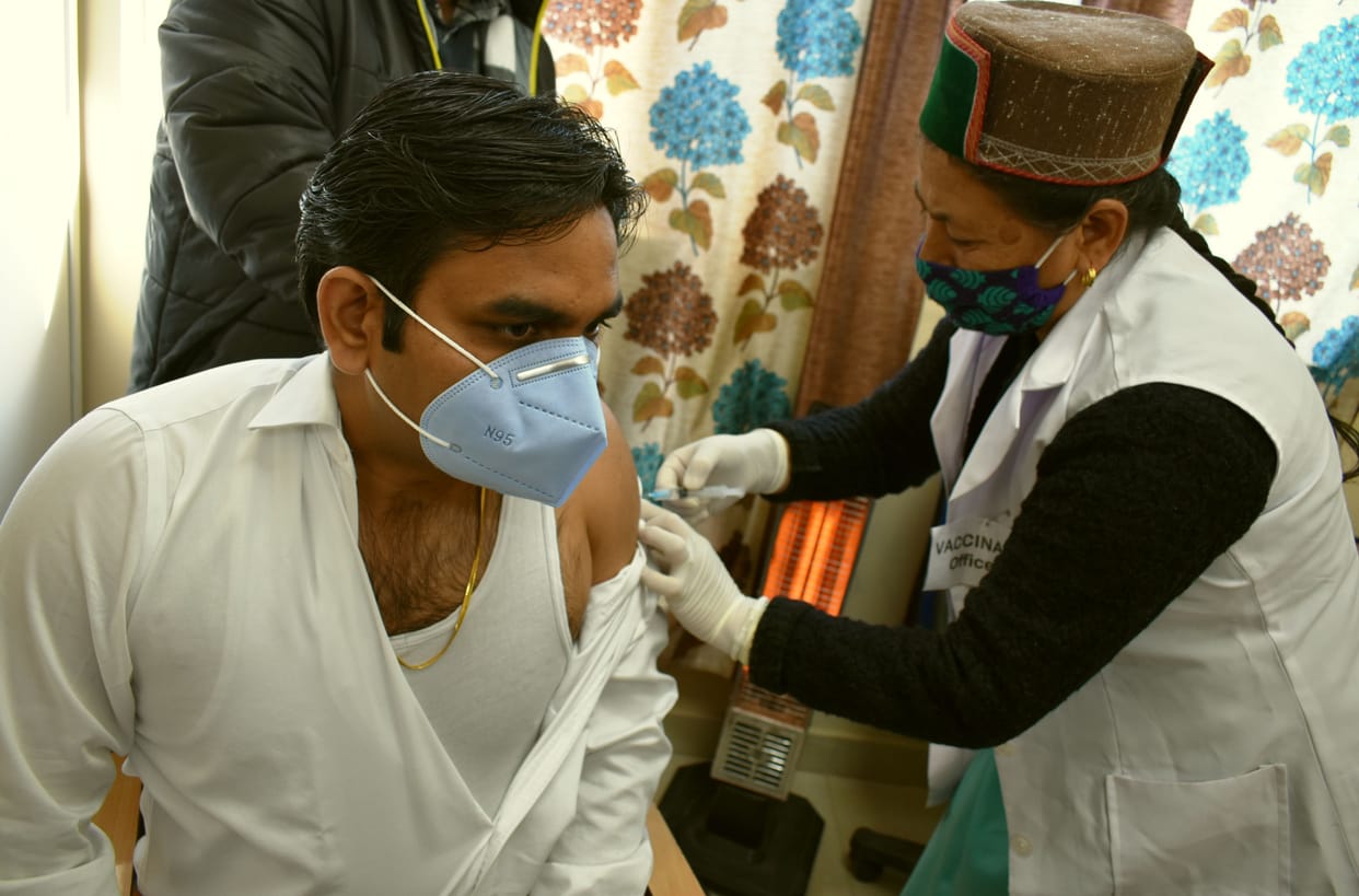 311 front warriors vaccinated on the first day of Phase II in Rampur