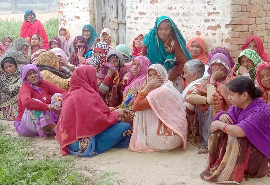 yuvak ne ped se phaansee lagaakar jaan dee