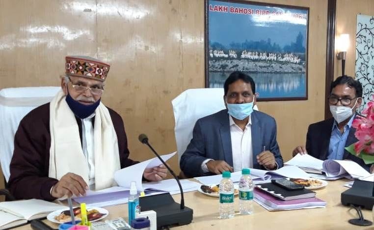 pariyojanaen lambit hone par raajyamantree ne jataee naaraajagee