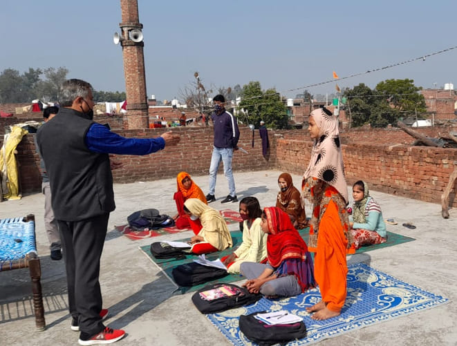 Eddie Basic inspects Mohalla classes