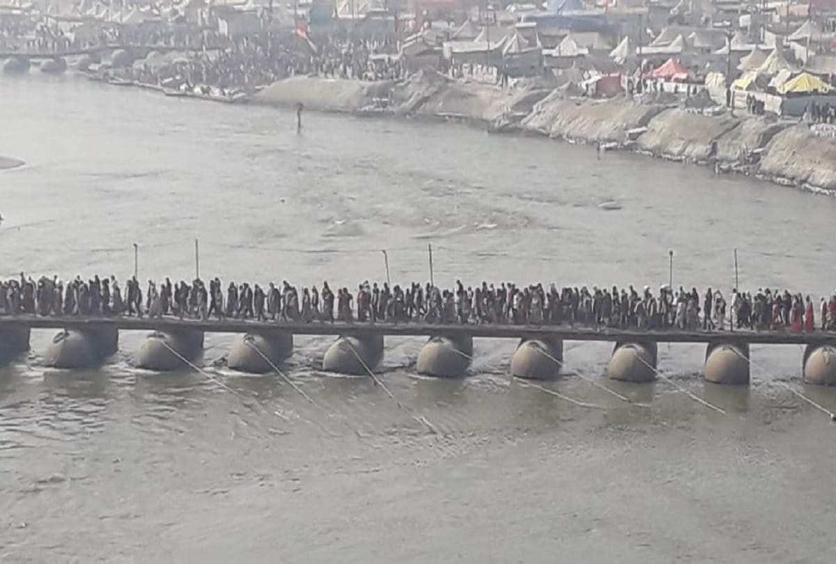 Mauni Amavasya snan on Thursday devotees take bath on eight thousand feet long ghats at Sangam