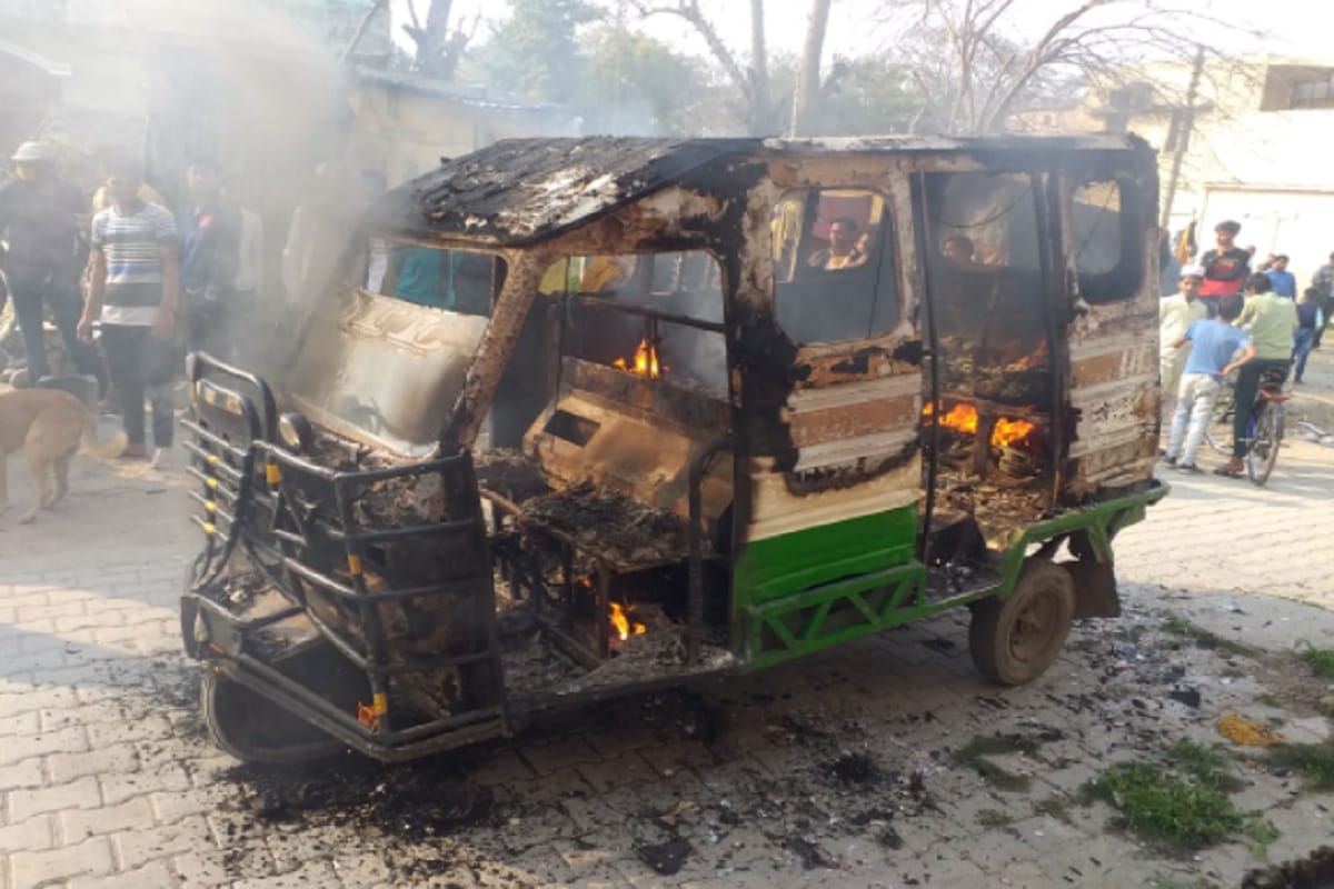 A man has fire in a tempu after dispute at Modipuram of Meerut