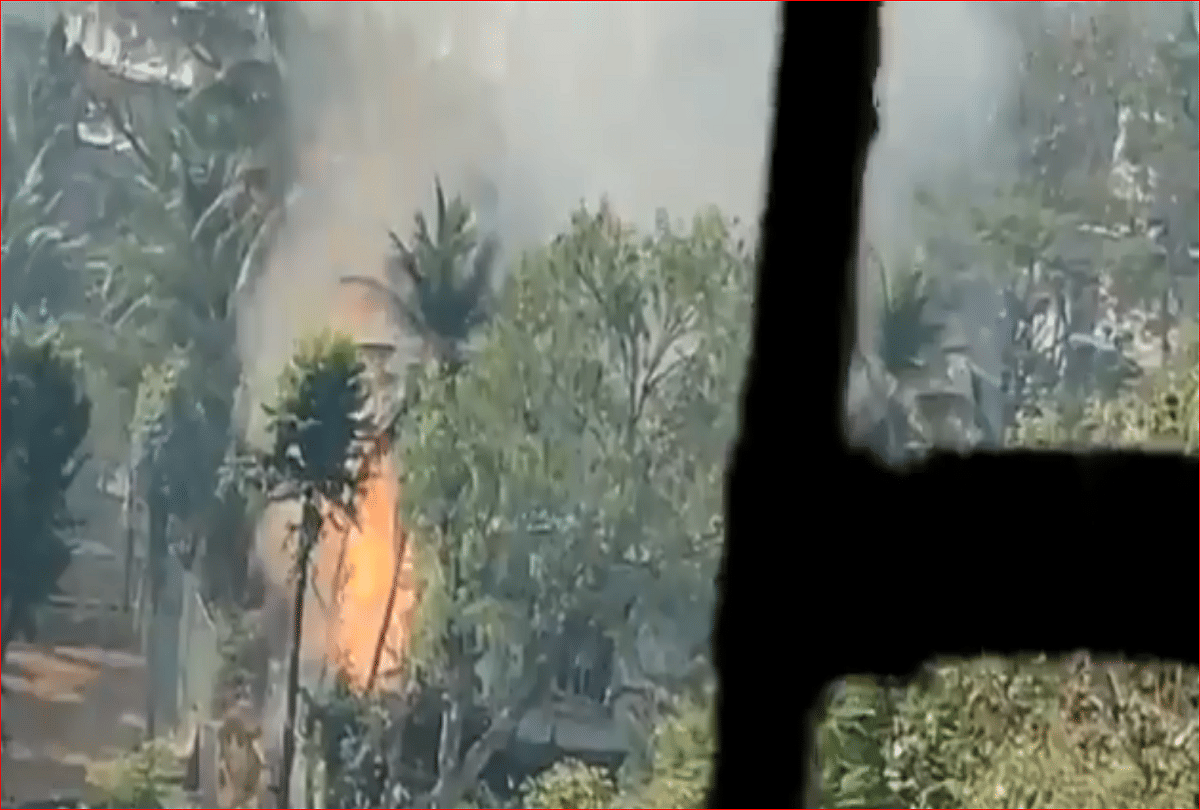 Mumbai Andheri Fire News mumbai news four people injured in a cylinder explosion at yari road in andheri