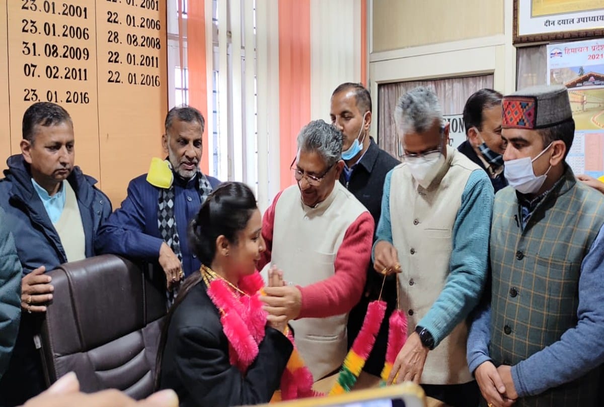 muskan becomes the youngest zila parishad chairman in Himachal pradesh