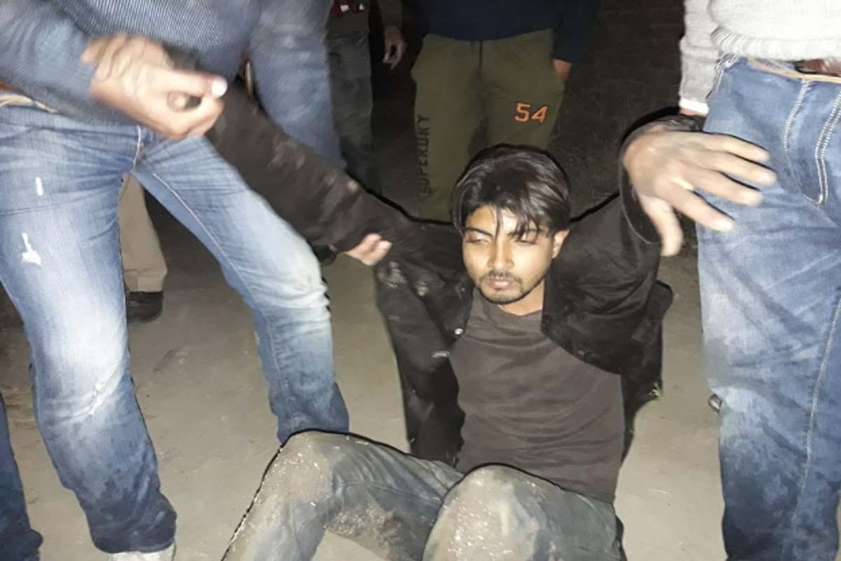 police arrested three badmash in an encounter in baghpat district