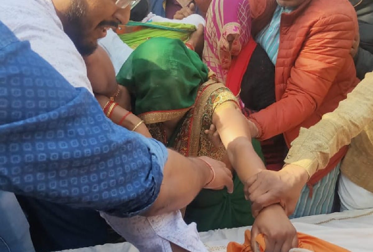 kasganj news: martyr constable devendra singh dead body arrived in village