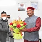 मुख्यमंत्री से मिलते राज्यपाल भगत सिंह कोश्यारी