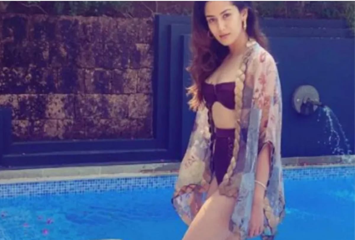 Shahid Kapoor’s Wife Mira Rajput Stuns in a Bikini, Fans Call Her ‘Hot Mama’