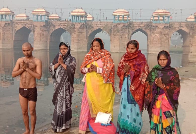 Jaunpur: Devotees dip their faith on Mauni Amavasya