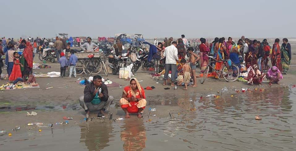 Bathing on Mauni Amavasya, worshiped ancestors by donating
