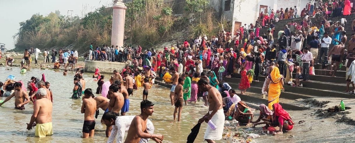 ganga,bath,devotees,fathepur news,dip of faith