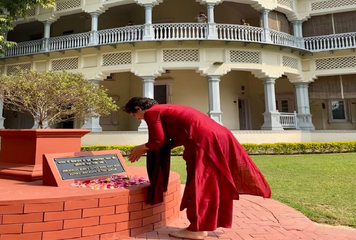 See Priyanka Gandhi Prayagraj visit on Mauni Amavasya in pictures