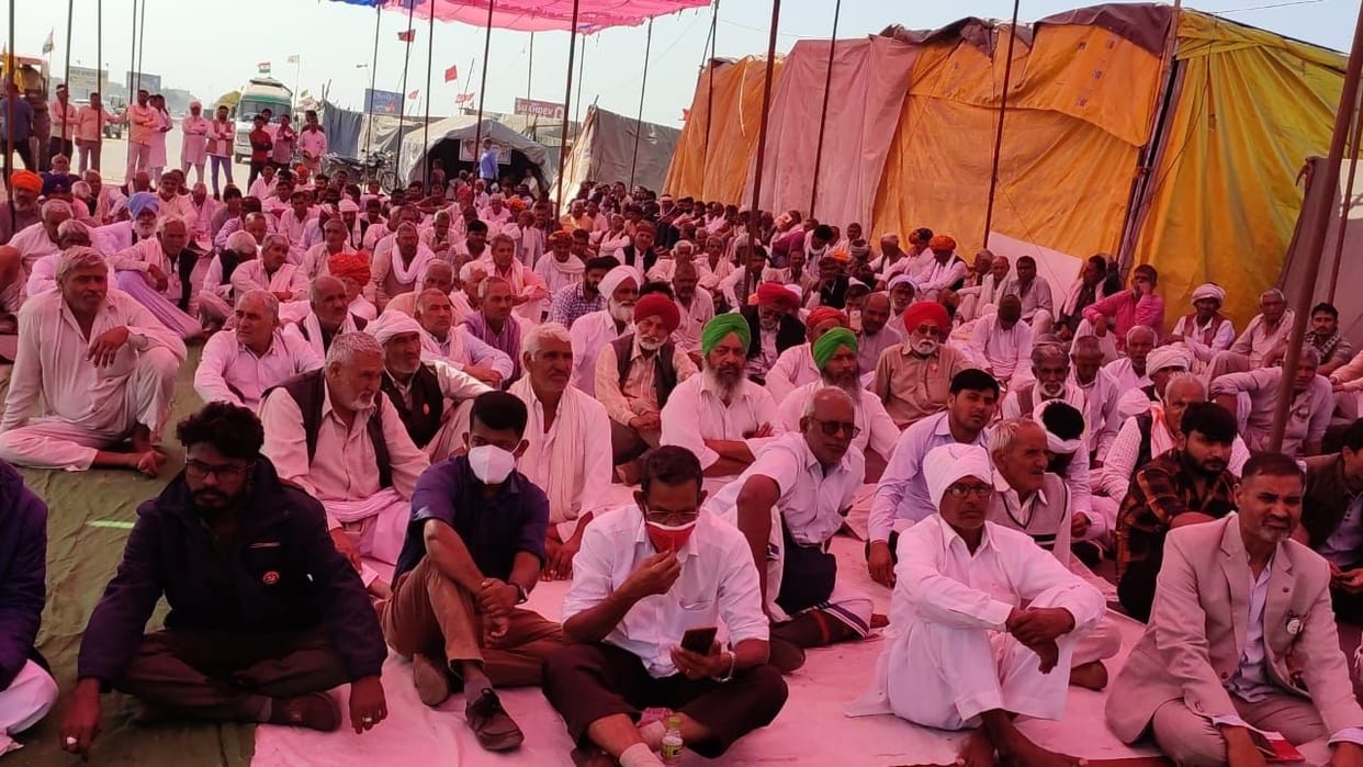 A batch of 150 farmers from Sriganganagar reached Khera border with ration