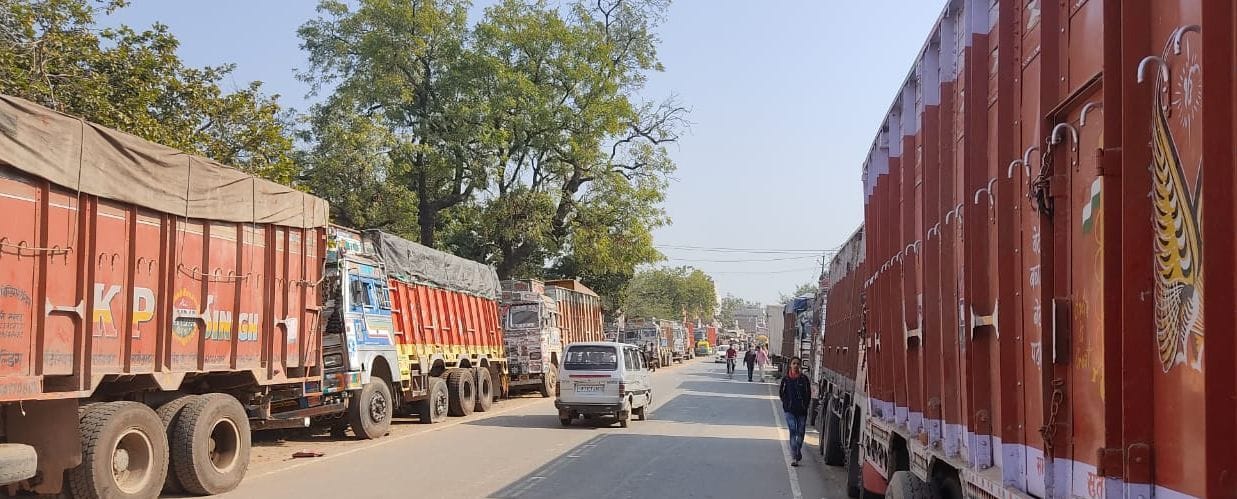 Seas three trucks stolen in Bakwer police station