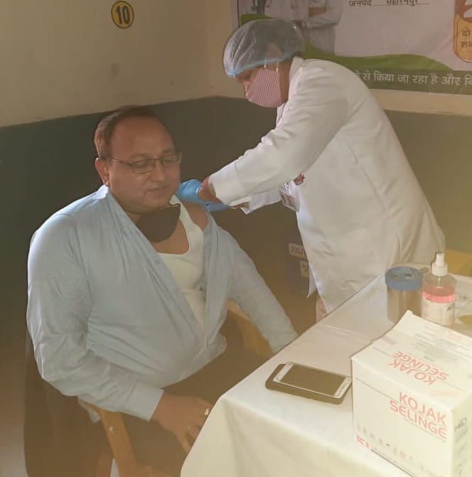 Vaccination applied to 94 employees including SDM and Tehsildar
