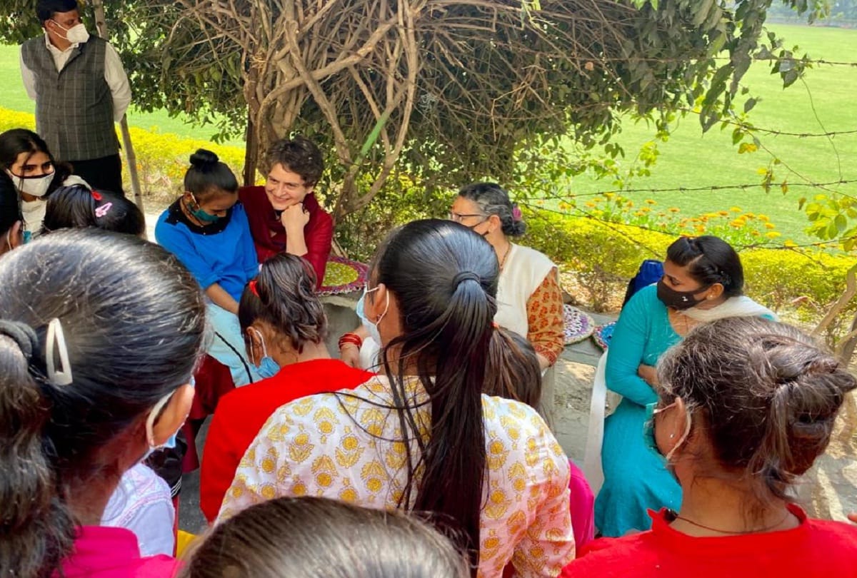 See Priyanka Gandhi Prayagraj visit on Mauni Amavasya in pictures