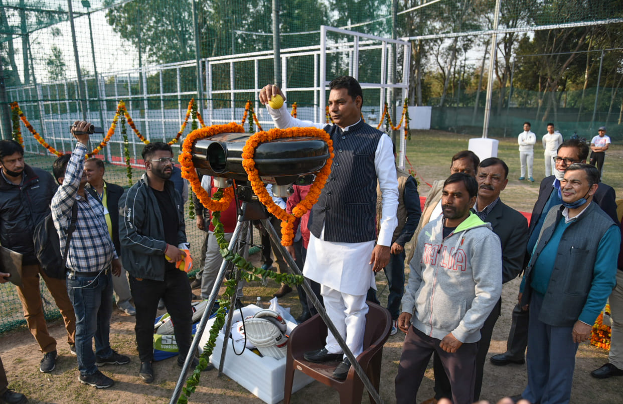 Now the cricketers will be able to put the shots .. Inauguration of bowling machine at Tau Devi Lal Cricket Ground