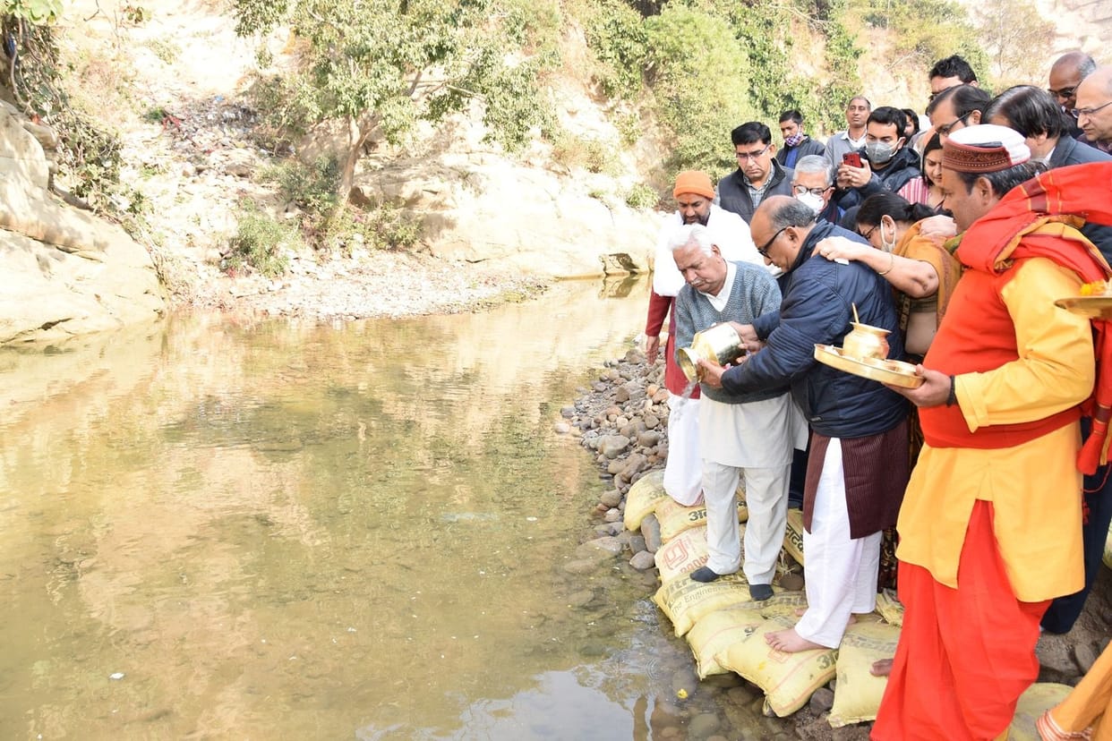 Babuji's bones affected in the stream of Saraswati river for which he fought