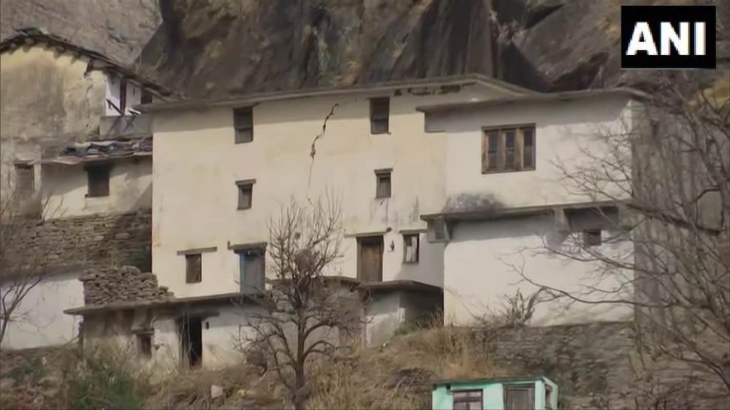 Uttarakhand Chamoli Glacier Burst news : cracks on house due to disaster watch photos