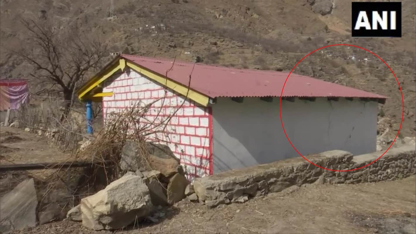 Uttarakhand Chamoli Glacier Burst news : cracks on house due to disaster watch photos
