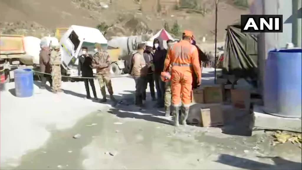 Uttarakhand Chamoli Glacier news : alaknanda river level increased during rescue operation, watch photos
