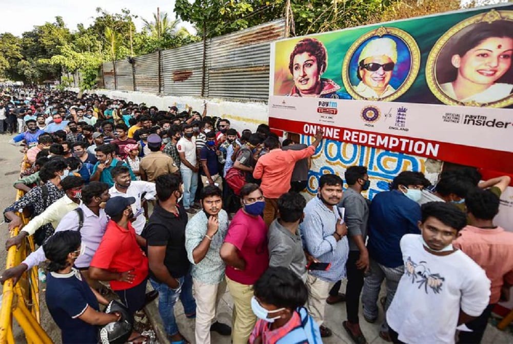India vs england 2nd test: Crowds throng Chepauk for tickets, ignore social distancing norms