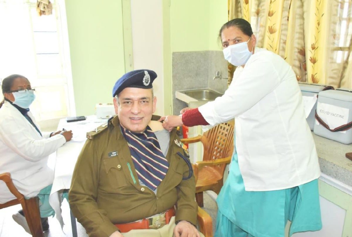 6090 frontline workers, including DGP, DC Chamba, installed corona vaccine