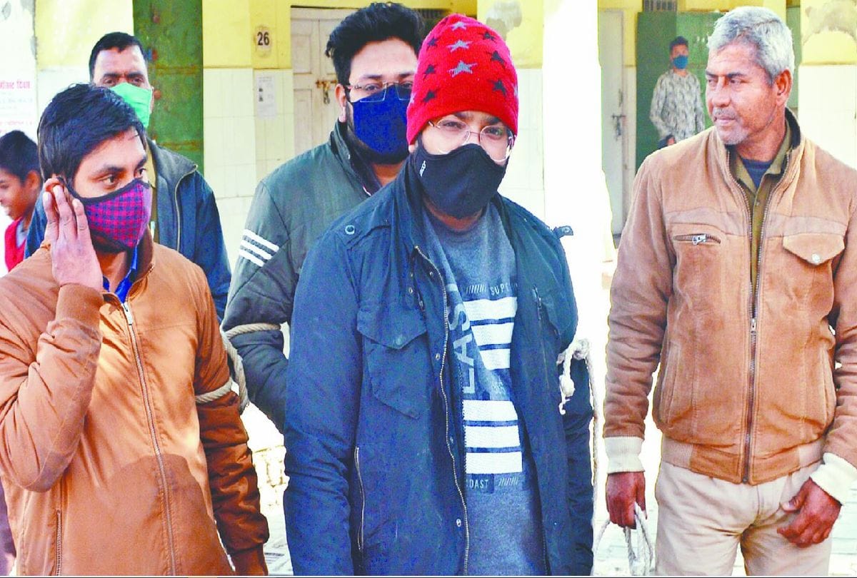 Rajaura brothers sold medicines worth four crore rupees without bills in agra